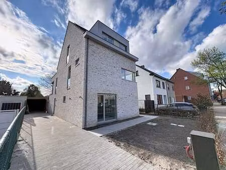 maison neuve qze / maison kangourou