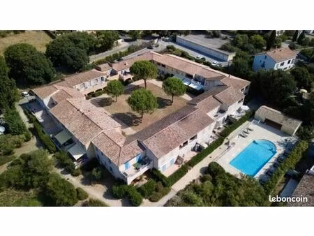 lorgues var - beau t3 75 m2 dans résidence sécurisée avec piscine