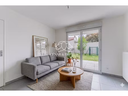 t2 en rez de jardin dans résidence récente