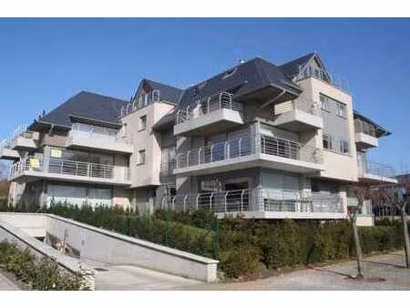 à louer : garage fermé et très accessible au centre de la...