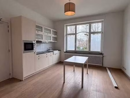 espace hybride showroom + atelier de production (290 m²)