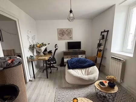 à louer – appartement meublé t2 d’environ 42 m² – proche hyper centre de brive avec parkin