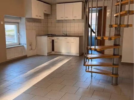 f2 terrasse parking calme