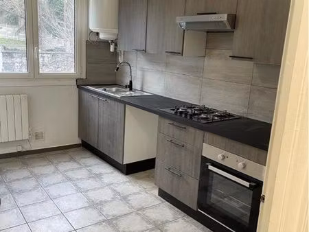 très belle appartement type 3 a oullins