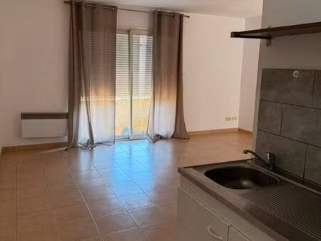 t2 avec terrasse et place de parking