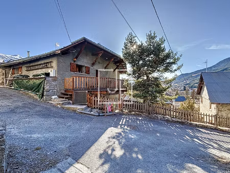 à vendre maison divisée en 2 appartements avec jardin et d