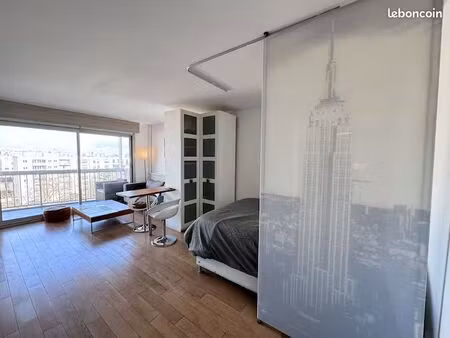 studio meublé 35 m² avec terrasse  courbevoie centre  proche gare et la défense