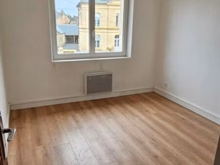 t2 30 m² avec grande terrasse – ver-sur-mer – parking