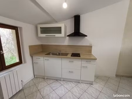 t2 duplex traversant centre ancien de rognes