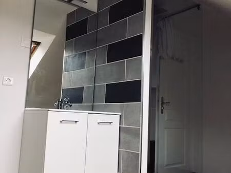 t3 refait à neuf poutres blanches apparentes