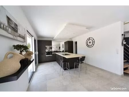 propriété 5 pièces 83 m²
