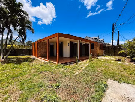 location maison 5 pièces 92 m² à lamentin (97129)  1 260 €