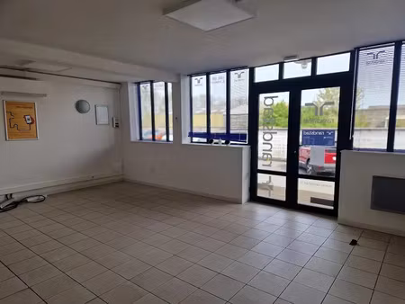 location locaux professionnels 1 pièce 62 m² à laon (02000)  550 €