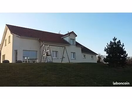 maison 220 m2 avec terrain de 1 hectare