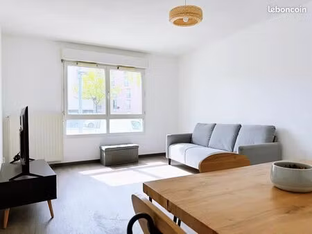 appartement t2 de 51 7 m² à vendre – box fermé inclus – lyon 8e – rue henri barbusse