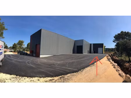 location locaux professionnels 1 pièce 150 m² à signes (83870)  1 350 €