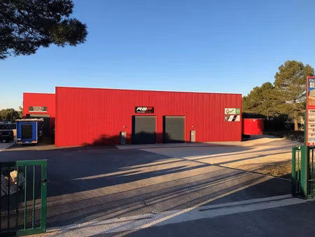 location locaux professionnels 2 pièces 470 m² à signes (83870)  3 000 €