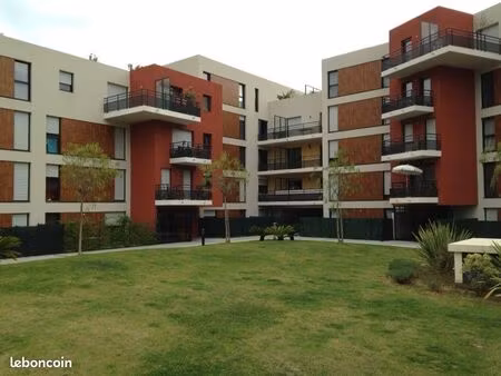 appartement 2 pièces avec box fermé et piscine