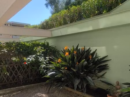 à saisir 2 pièces dans résidence prisée