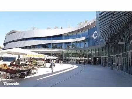 fonds de commerce 203 m²