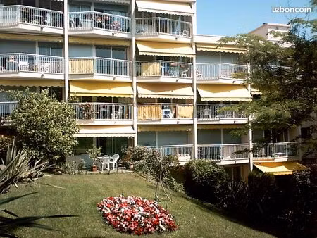 f2 résidence sénior palmosa  55m²  plein sud  vue mer et îles de lérins  à rafraichir