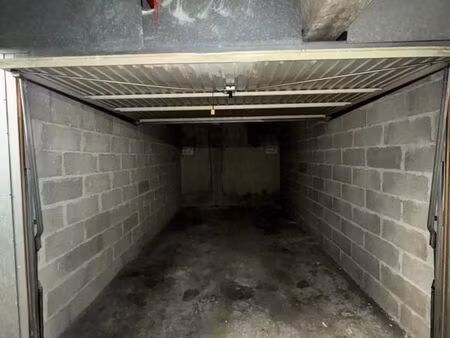garage/box 56 m² paris 13eme