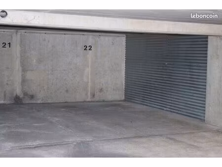 grande place de parking boxable