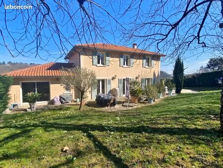 maison 7 pièces 208 m²