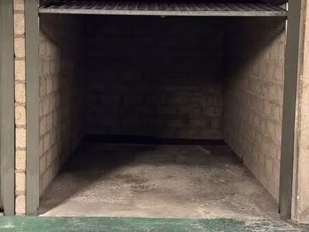 box a vendre côté de la gare montparnasse