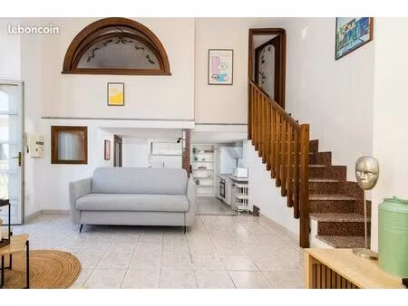 superbe 2 pièces de charmes 53m2 - maison bourgeoise - parking - terrasse