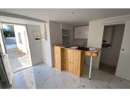 location appartement  25 m² t-1 à roquecourbe  370 €