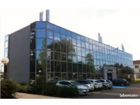 bureau environ 200m2