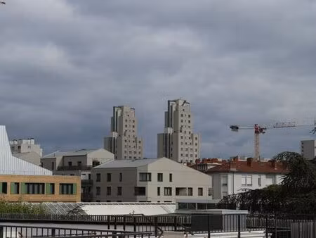 bureau privatif 16 postes – 74 m² – hub transition écologique – villeurbanne