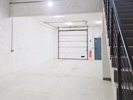 local n dans centre artisanal sécurisé et vidéo surveillé