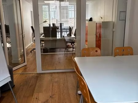 8 postes en sous-location