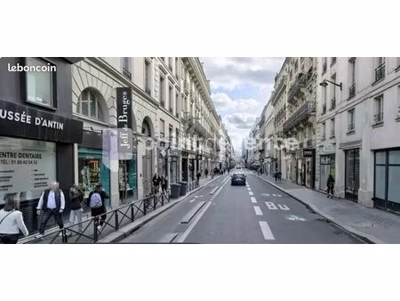 commerce habillement/textile 75 m²