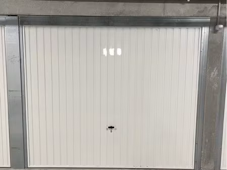 garage/box sécurisé par vidéosurveillance