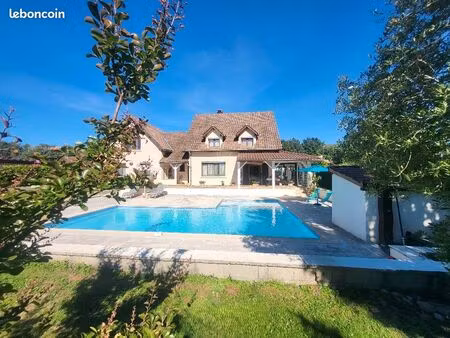 propriété 10 pièces 210 m²