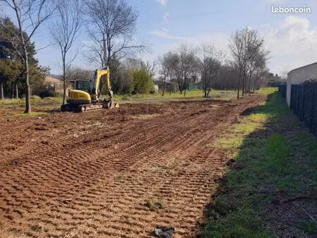 terrain 300 m² le luc