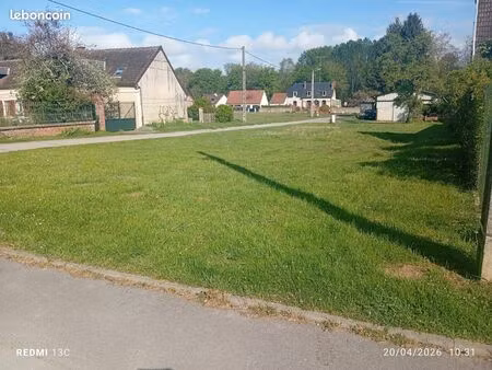 très beau terrain à bâtir de 802 m2 à vorges