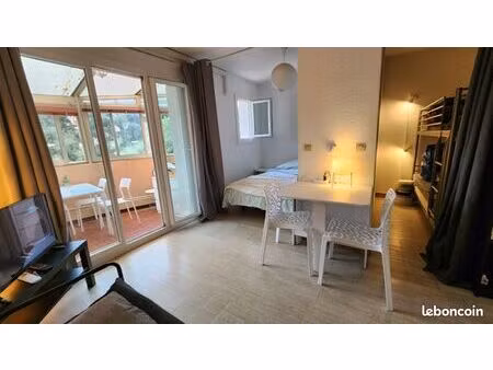 appartement 2 chambres  parking  climatisation réversible  location saisonnière autorisée 