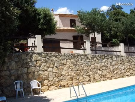 villa de caractère avec piscine et vue dominante – sainte-anastasie-sur-issole (83136)