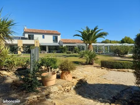 maison avec piscine couverte a la cadiere d'azur