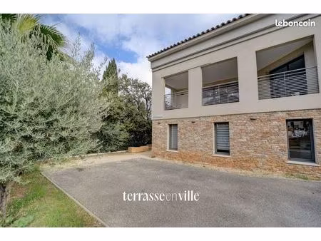 bureaux 650000 m² sanary-sur-mer