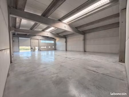 entrepôt 600 m² signes