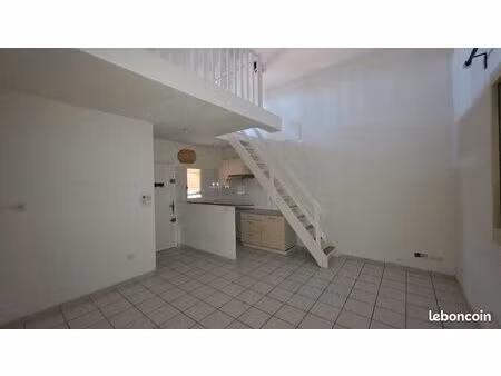 location lumineux et grand studio au calme