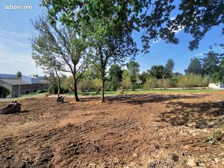 terrain 1 300 m² abrest