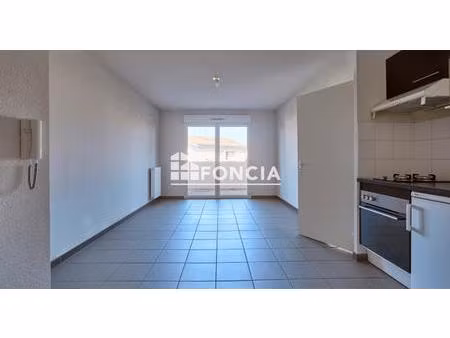 bruges - t2 avec balcon et stationnement