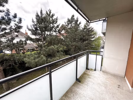 appartement t2 avec balcon  ascenseur et double stationnemen