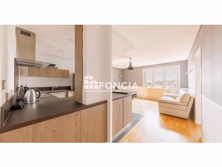 appartement confortable avec parking à deux pas des commerces de royat